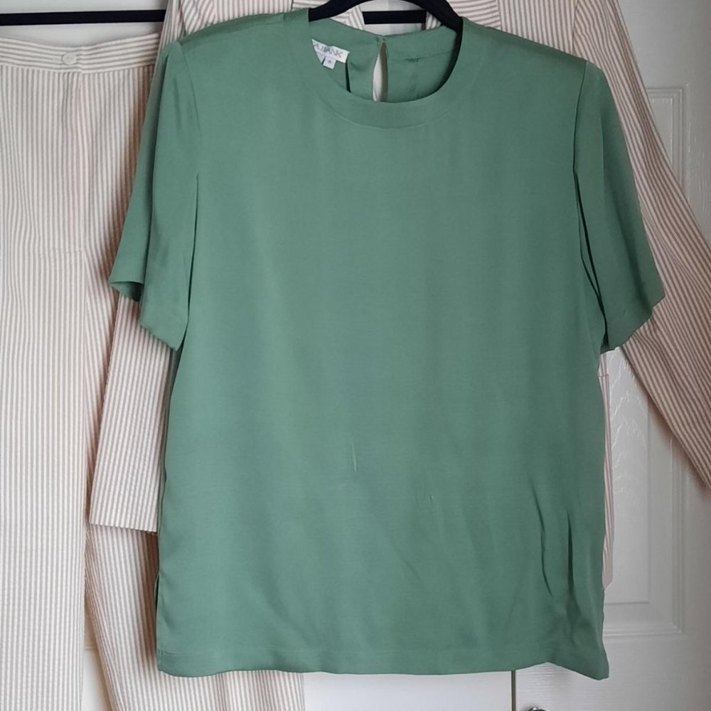 Jos. A. Bank Silk Short-Sleeve Sage Jewel Neck T-shirt Blouse Size 6